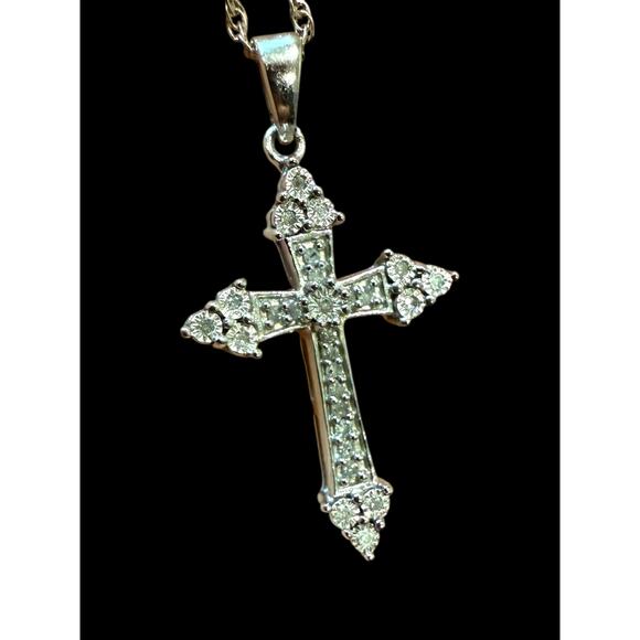 Sterling Silver Cross Pendant Necklace 1/10 CTTW Diamond 18" Chain 925‎ Crucifix - Picture 1 of 9